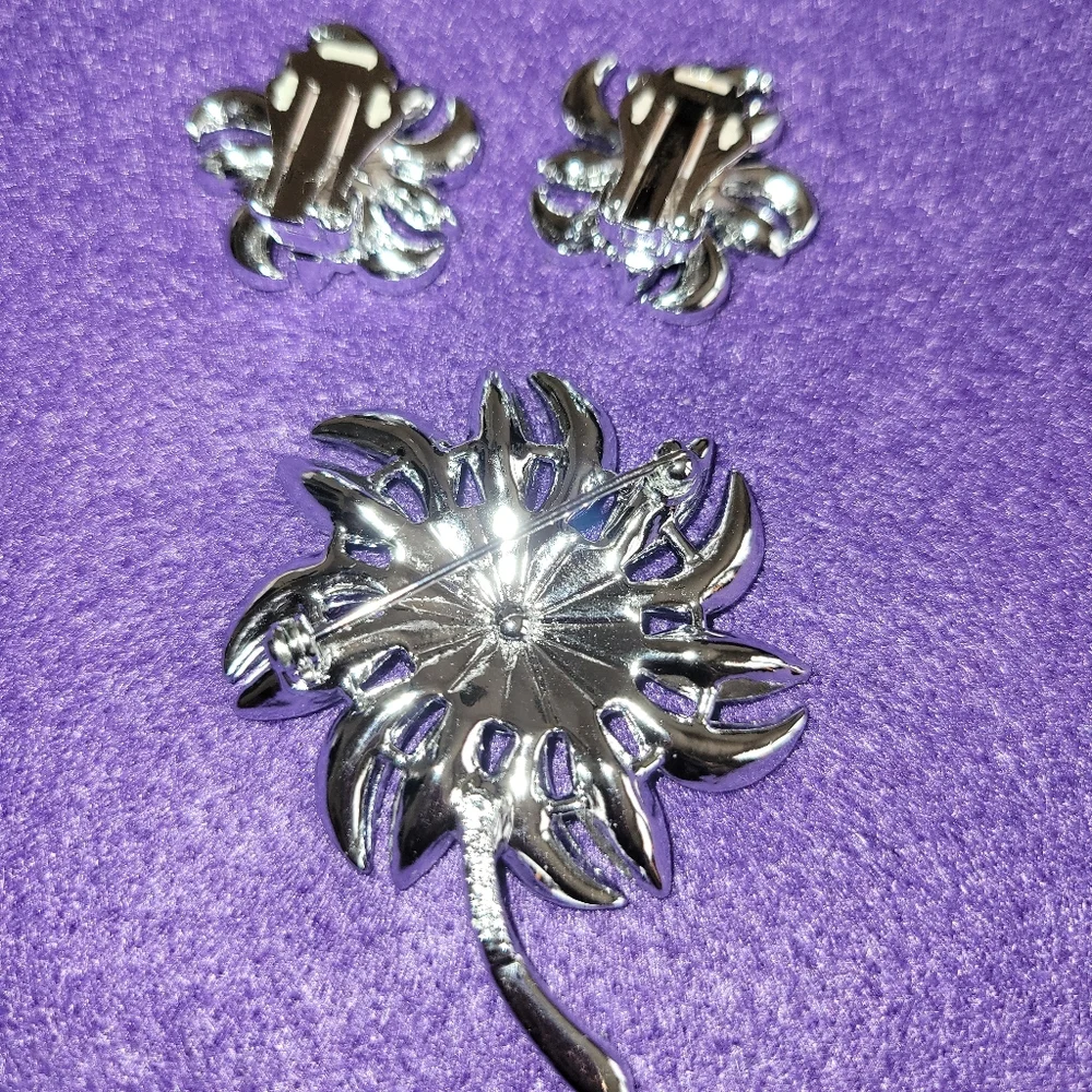 1960s Silver & Lime Mountain Flower Sarah Coventry Brooch and Earrings - Picture 3 of 3